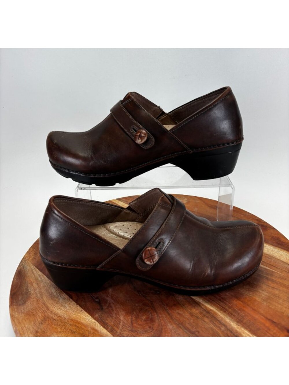 Dansko Womens Size 10 Solstice Button Strap Clog Burnished Brown Leather EU 42 - Picture 3 of 12